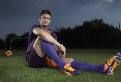 足球场上的风采怎么形容，足球场上的风采怎么形容成语